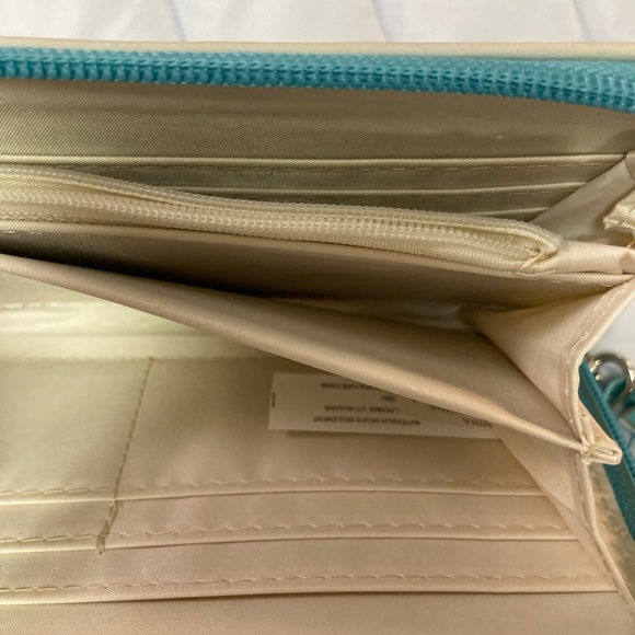 Cute "Follow your arrow" White Blue Wristlet Wallet. - Picture 9 of 12